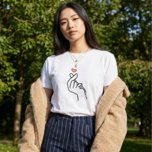 T-shirt Doigt Cœur Coréen - K-Pop France