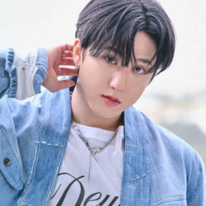 Collier Nuages et étoiles Changbin - groupe Stray Kids - K-Pop France