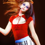 Haut Rouge Jennie - groupe BlackPink - K-Pop France