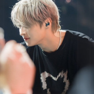 T-shirt Coeur Oversize LeeKnow - groupe Stray Kids - K-Pop France