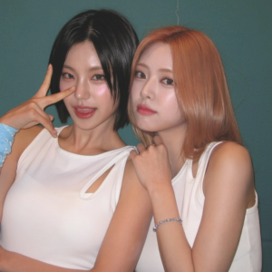Crop Top KPOP Asymétrique Yeji - Groupe ITZY - K-Pop France
