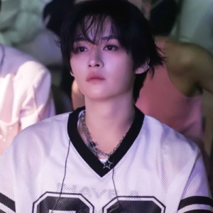 Collier à Pendentif Etoile LeeKnow - Groupe Stray Kids - K-Pop France