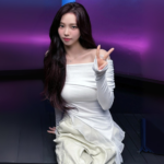 Haut Off Shoulder Blanc Karina - Groupe Aespa - K-Pop France