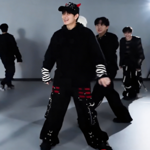 Pantalon Jean Gothique Seungmin - Groupe Stray Kids - K-Pop France