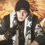 Collier à Pendentif Lune Bangchan - Groupe Stray Kids - K-Pop France