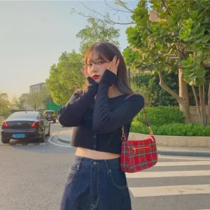 Cardigan Crop Boutonné - K-Pop France